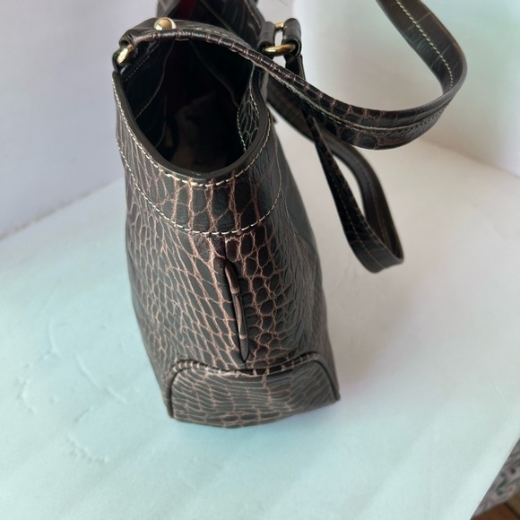 Dooney & Bourke NWOT Croc embossed leather shoulder bag - Picture 2 of 7